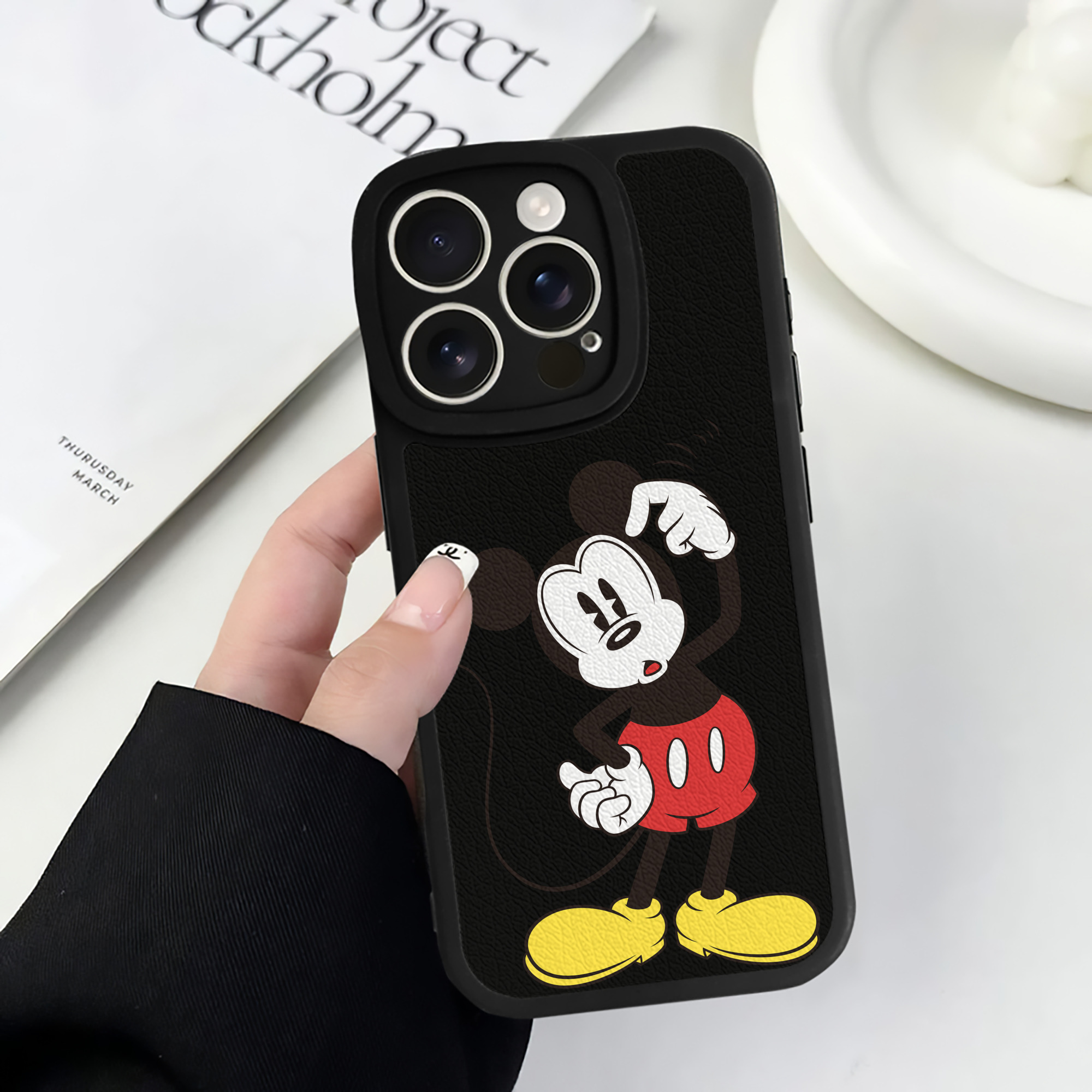 （画像用） ミッキーマウス Mickey Mouse 【iPhone 16シリーズ対応】シリコンスマホケース（レザー調） 材質：シリコン